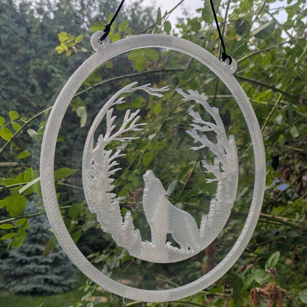 3D Printed Wolf Suncatcher with Reflective Magic Plate
